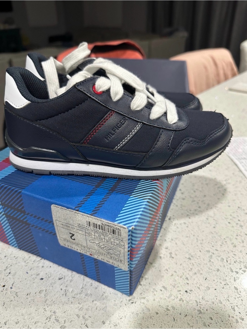 Tommy Hilfiger Albe Jogger Sneakers ā Navy/White ā Size 2
